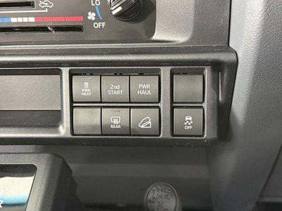 TOYOTA LAND CRUISER 70 - 3