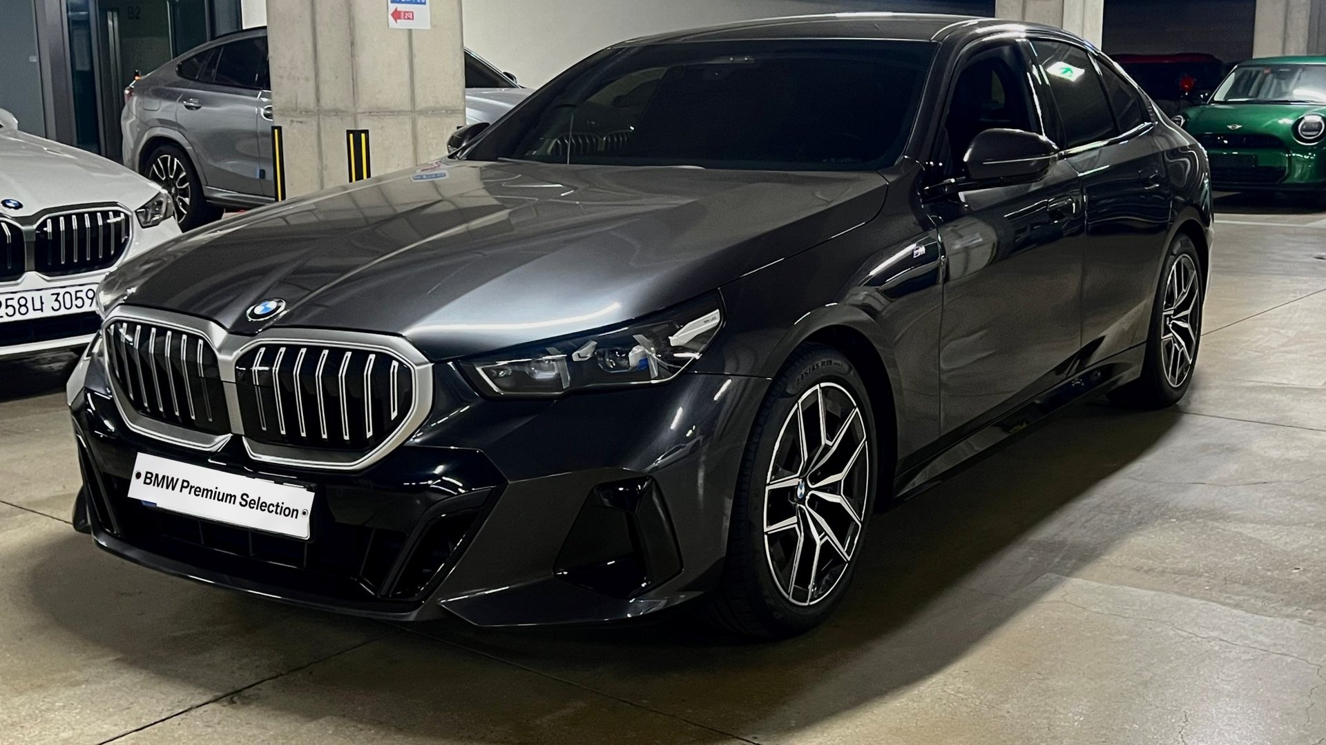 BMW 5 SERIES - View 1