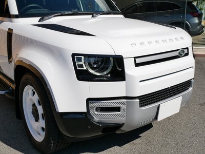 LAND ROVER DEFENDER - 10