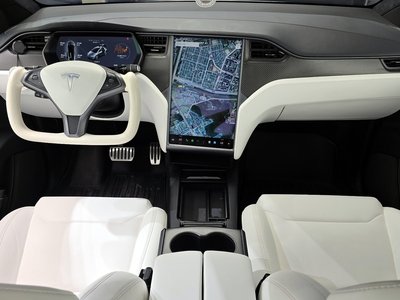 TESLA MODEL X - 5