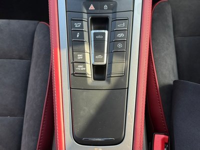 PORSCHE 718 SPYDER - 10