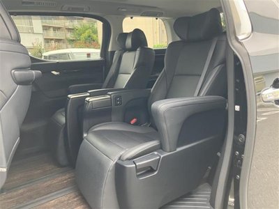 2022 Toyota ALPHARD — фото 8