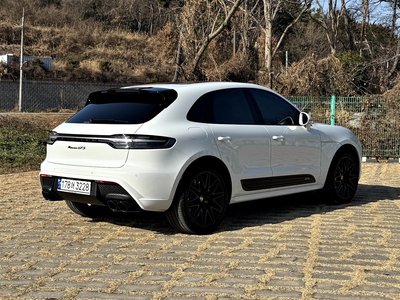 PORSCHE MACAN - 8