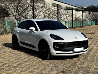 PORSCHE MACAN - 2