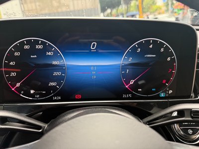 MERCEDES-BENZ E-CLASS - 9