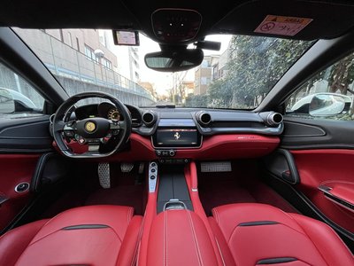 2018 Ferrari GTC4 LUSSO thumbnail 24