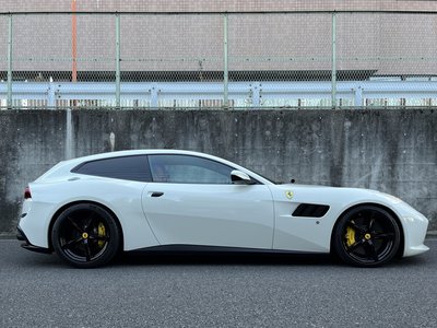 2018 Ferrari GTC4 LUSSO thumbnail 11