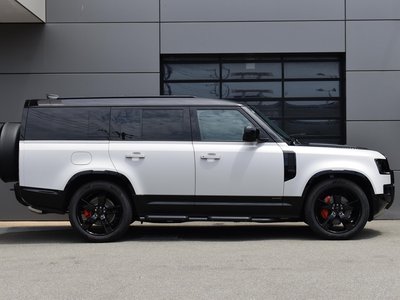 LAND ROVER DEFENDER - 8