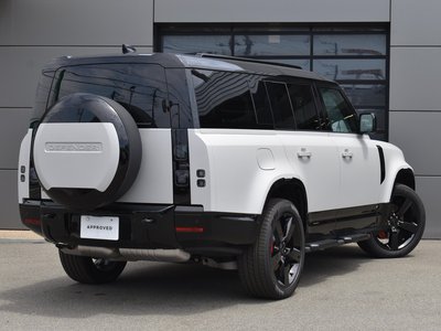 LAND ROVER DEFENDER - 9