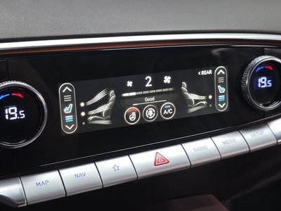 2022 Genesis GV70 thumbnail 29