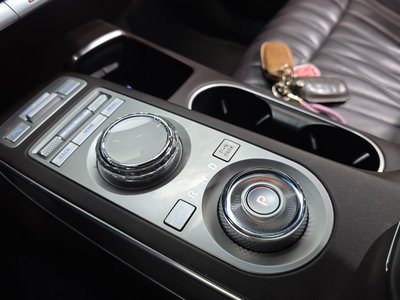 2022 Genesis GV70 thumbnail 12