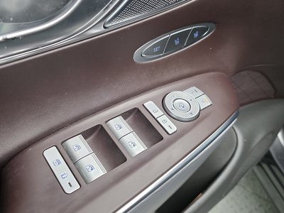 2022 Genesis GV70 thumbnail 19
