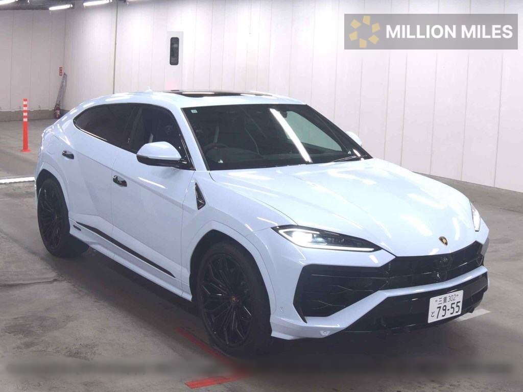 LAMBORGHINI URUS - View 1