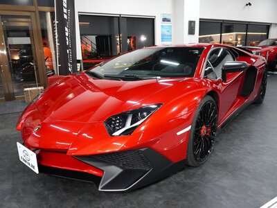 LAMBORGHINI AVENTADOR