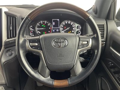 TOYOTA LAND CRUISER 200 - 9