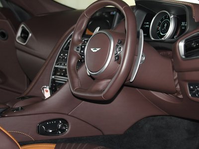 ASTON MARTIN DB11 - 7