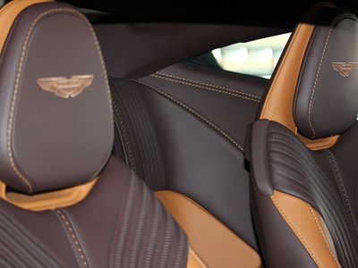 ASTON MARTIN DB11 - 8