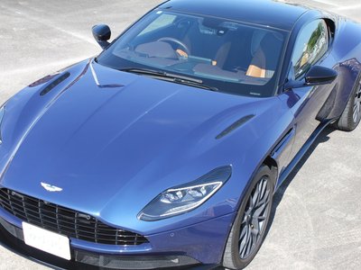 ASTON MARTIN DB11 - 5