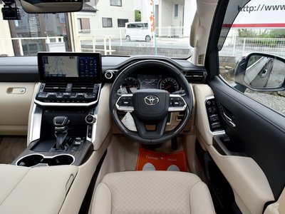 صورة 7 لـ 2021 Toyota LAND CRUISER 300