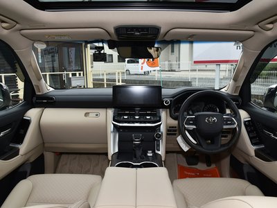 صورة 6 لـ 2021 Toyota LAND CRUISER 300