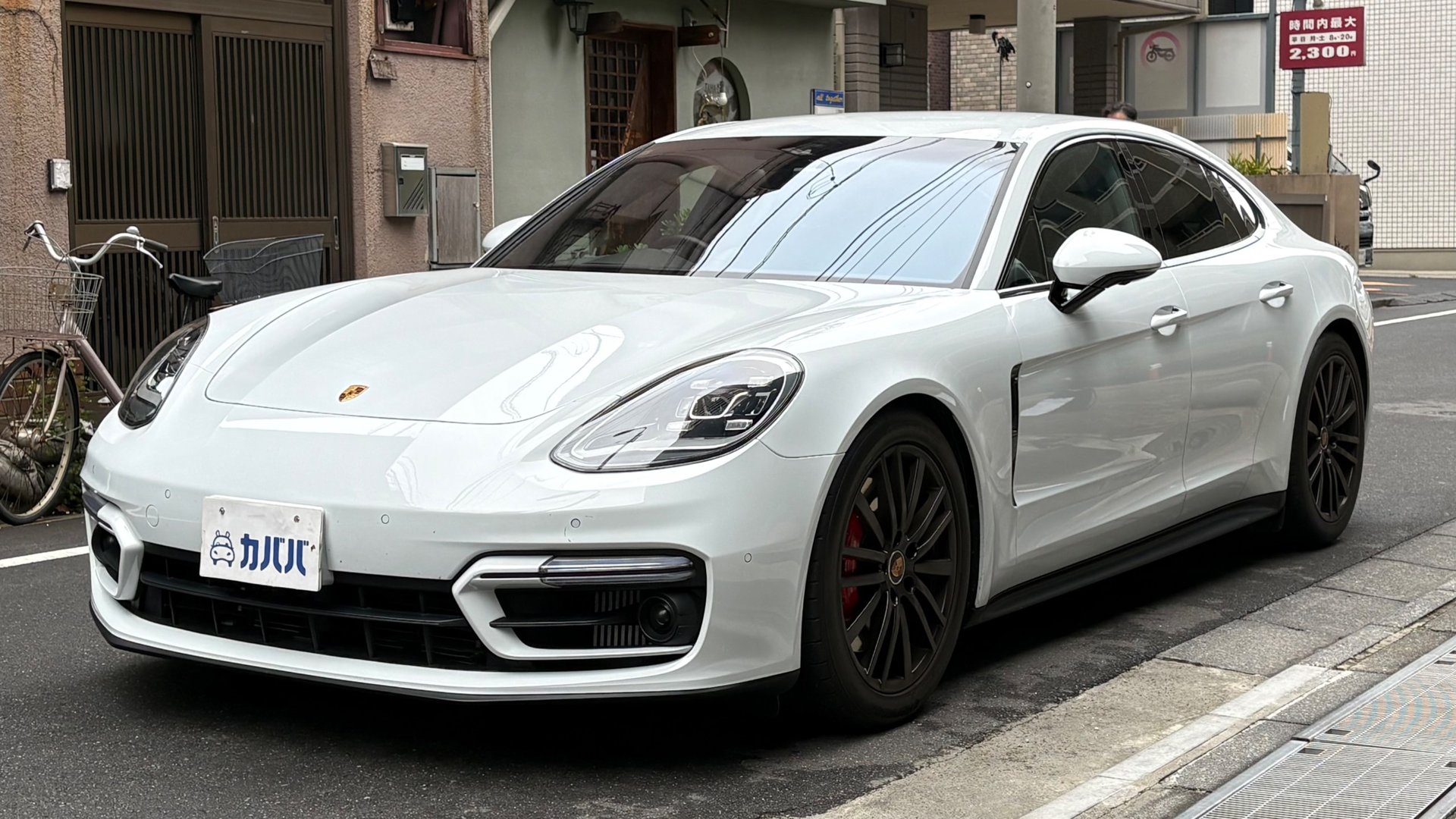 PORSCHE PANAMERA - View 1