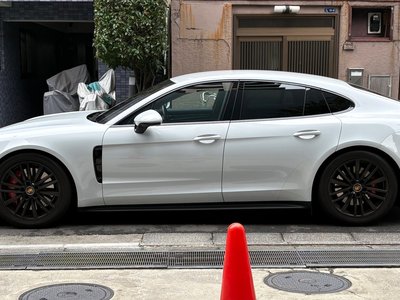 PORSCHE PANAMERA - 3