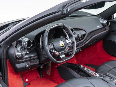 FERRARI F8 - 4