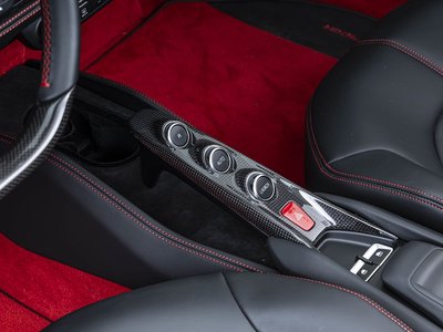 FERRARI F8 - 8