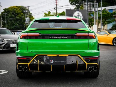 LAMBORGHINI URUS - 5