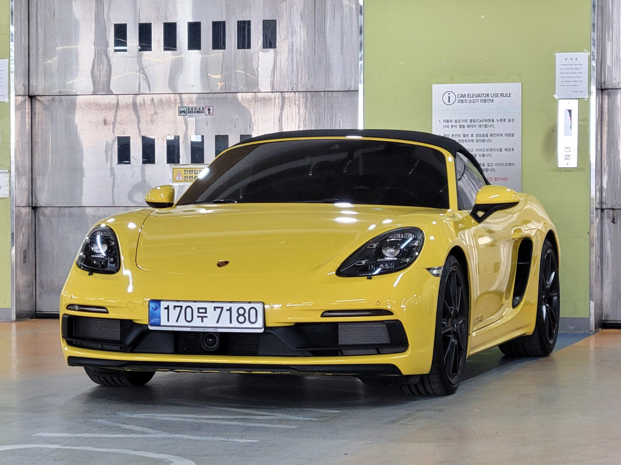 PORSCHE 718 - View 1