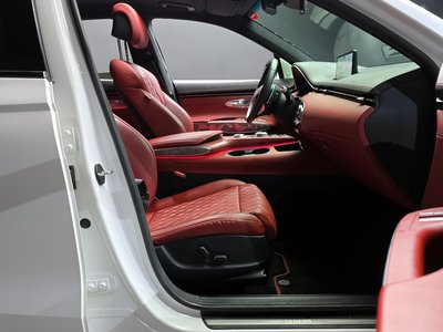 صورة 10 لـ 2022 Genesis GV70