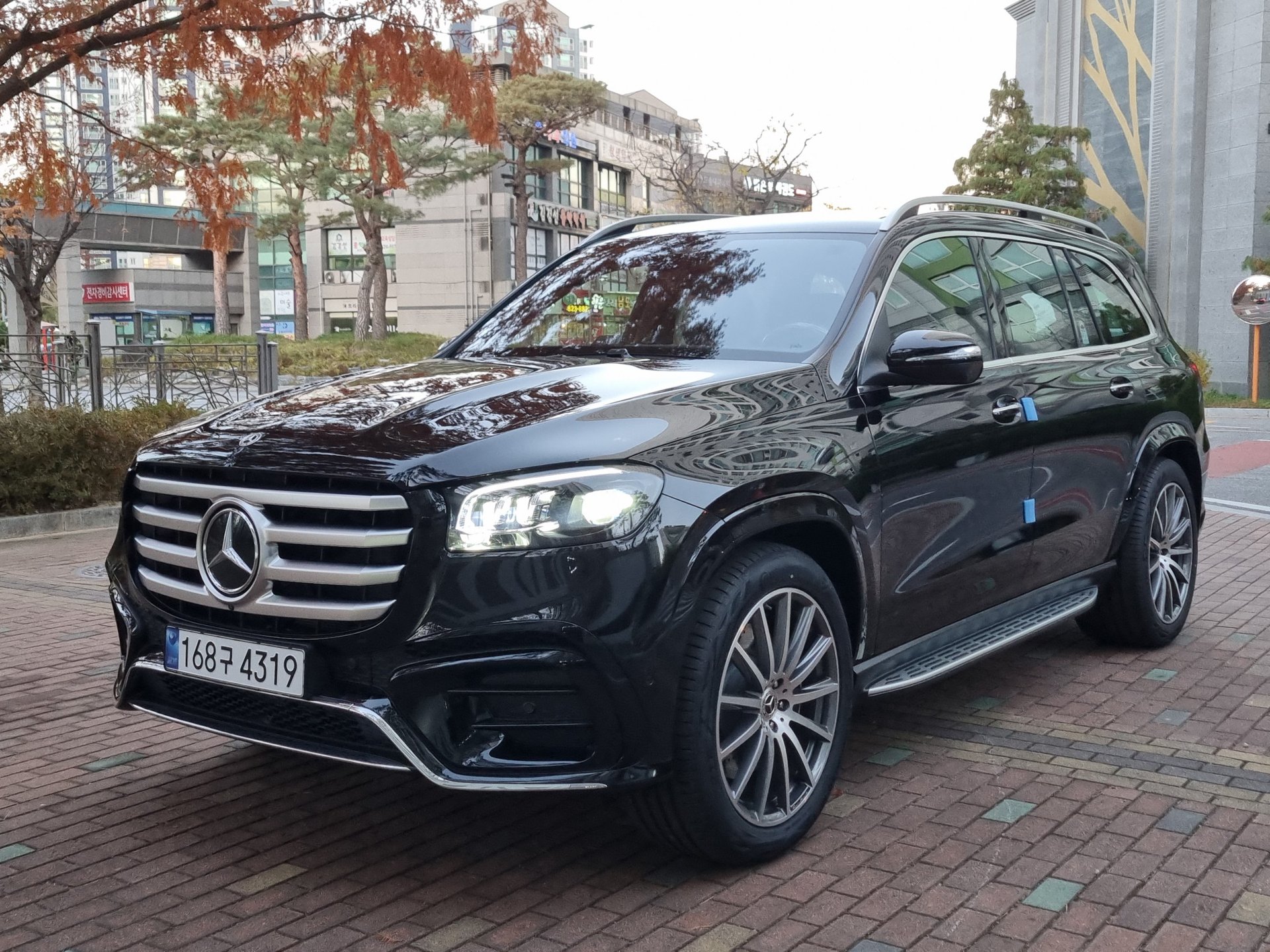 MERCEDES-BENZ GLS - View 1