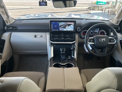 TOYOTA LAND CRUISER 300 - 7