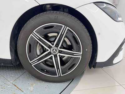 MERCEDES-BENZ EQE - 9