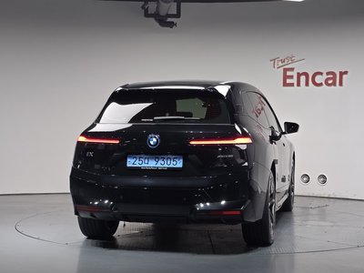 BMW IX - 4
