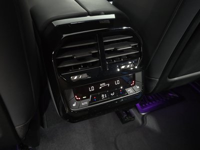 2022 BMW IX — миниатюра 25