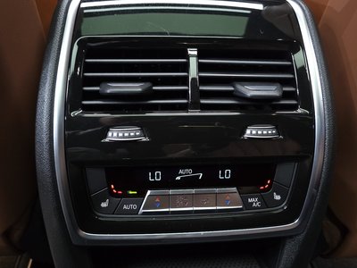2024 BMW X7 — миниатюра 24