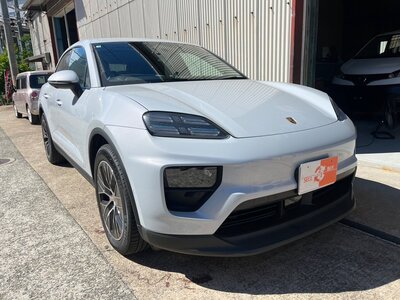 PORSCHE MACAN - 4