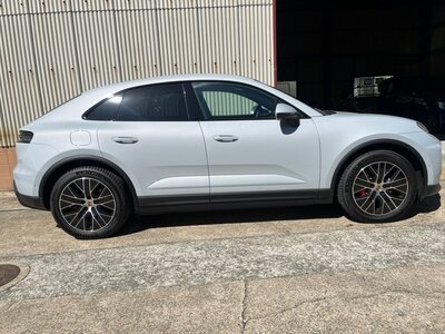 PORSCHE MACAN - 8