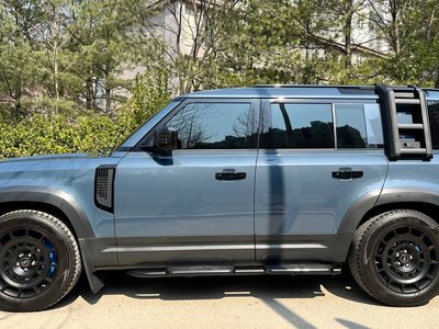 LAND ROVER DEFENDER - 4