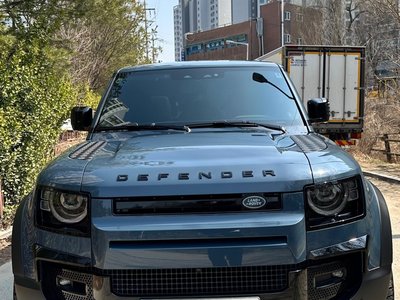 LAND ROVER DEFENDER - 2