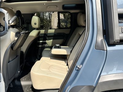 LAND ROVER DEFENDER - 9