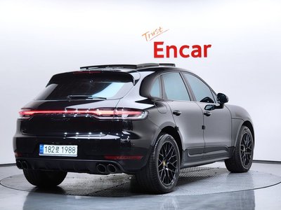 PORSCHE MACAN - 4