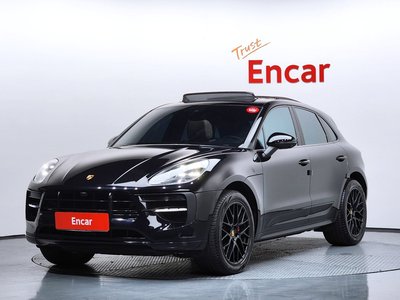 PORSCHE MACAN - 1