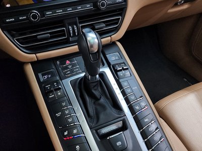 PORSCHE MACAN - 9