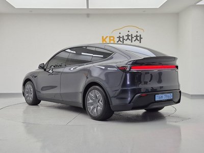 2026 Tesla MODEL Y photo 2