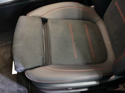 MERCEDES-BENZ GLA - 10