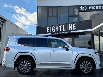 TOYOTA LAND CRUISER 300 - 7