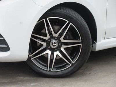 صورة 9 لـ 2021 Mercedes-BENZ V-CLASS