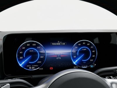 صورة 8 لـ 2025 Mercedes-BENZ EQA